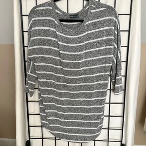 Market & Spruce Gray and White Striped 3/4 Sleeve Top Small